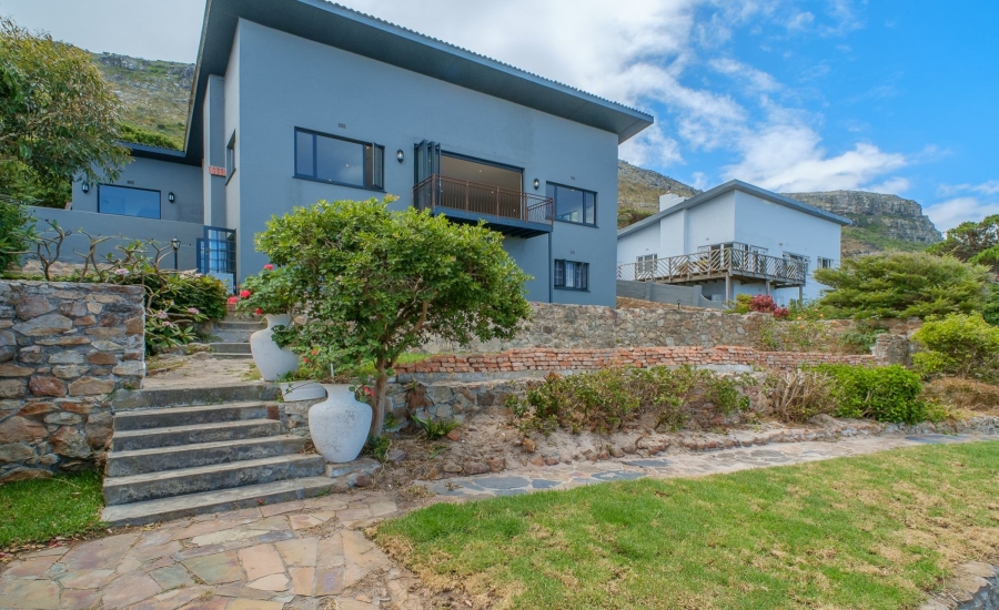 To Let 4 Bedroom Property for Rent in St James Western Cape